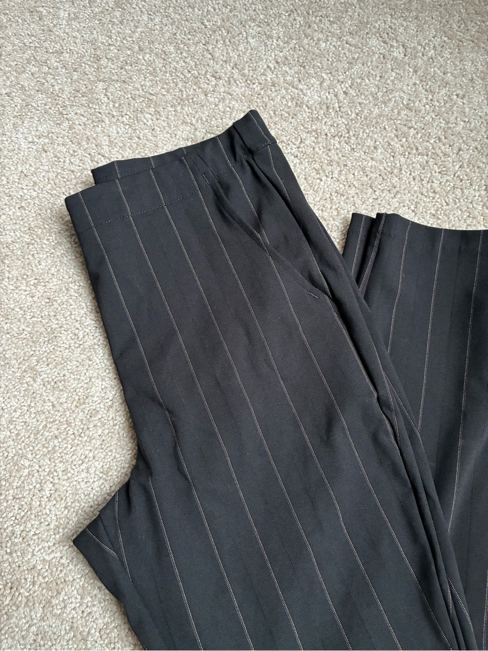 Hue pinstripe skimmer leggings - Picture 2 of 10
